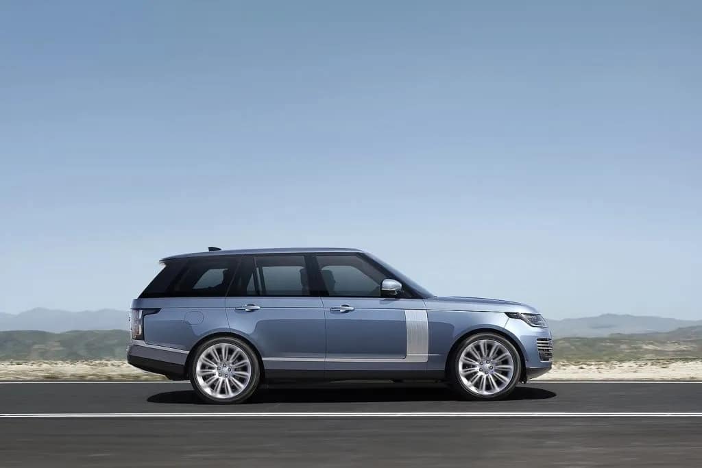 2021 Land Rover Range Rover vs. 2021 Cadillac Escalade: Experience Advancement